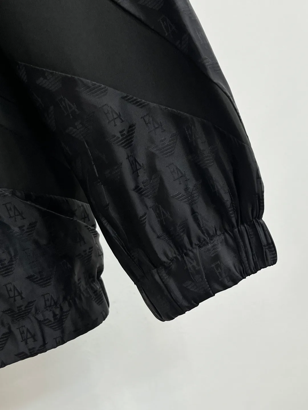Armnai Armani 2026 Autumn and Winter New Arrival🧊Men's lapel jacket, Original three-standard Premium version, counter-customized fabrics, Breathable, high comfort, impeccable details, brand element design concept, reflecting high quality. It feels delicate and soft, presents a casual cut, and has a great upper body shape. Sizes: M～3XL H 2025New Arrival first release